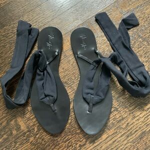 Sandals. Leg wrap around fabric